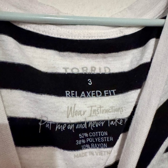 Torrid Black and White Striped Short Sleeve Tee Size 3 - Picture 2 of 3